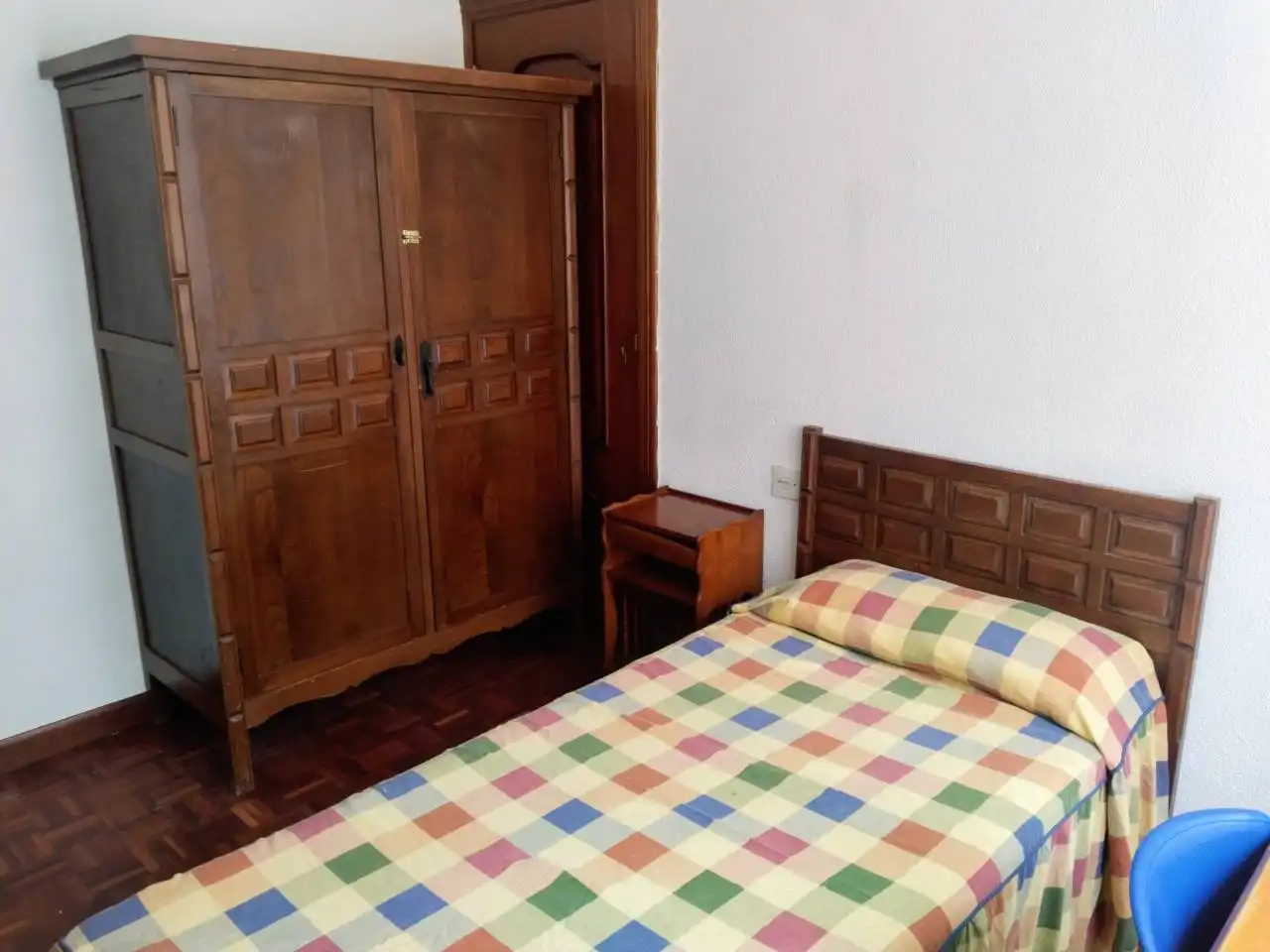 Bedroom of Flat for rent in Burgos  with Heating, Parquet flooring and Furnished