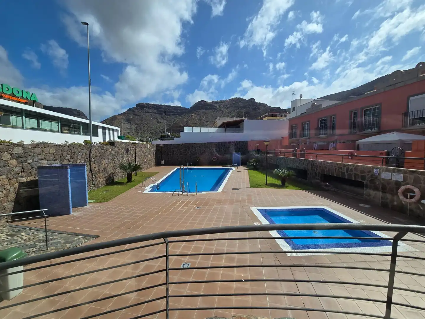Piscina de Dúplex de lloguer en Mogán amb Terrassa i Piscina comunitària