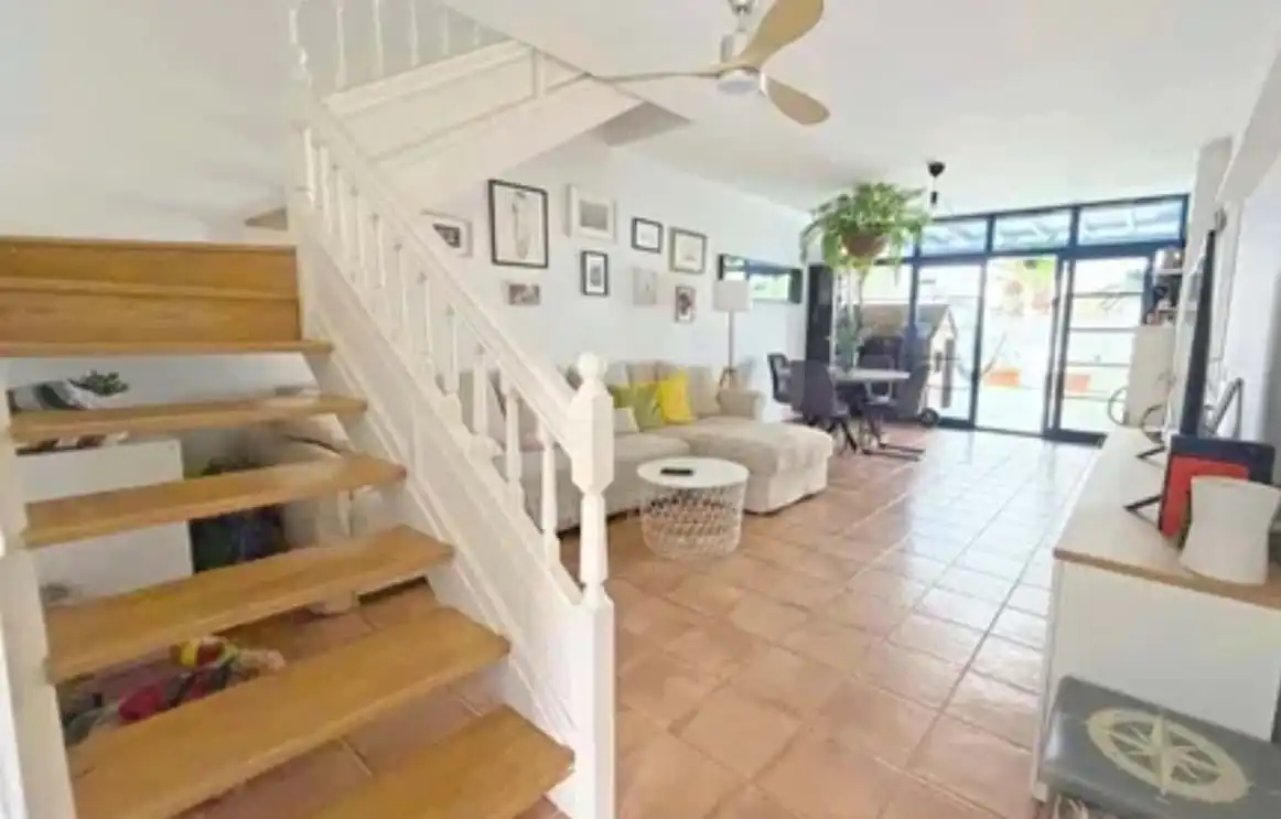 Casa adosada en venta en Yaiza con Calefacción, Terraza y Piscina