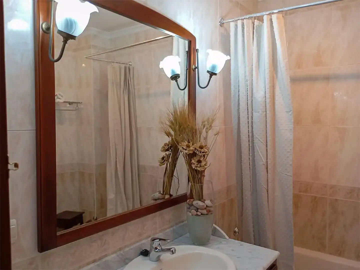 Badezimmer von Einfamilien-Reihenhaus zur Miete in Lora del Río, Sevilla