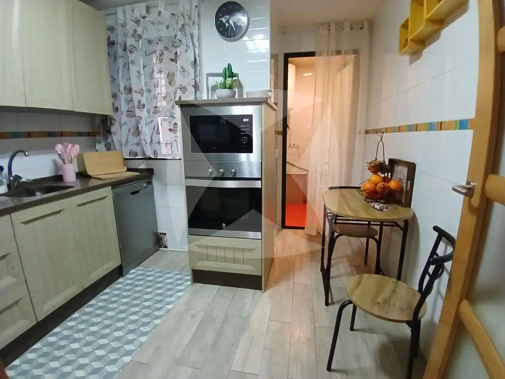 Kitchen of Flat for sale in Badajoz  with Terrace, Oven and Microwave