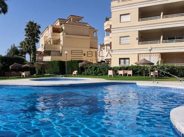 Flat with pool for sale in Golf Beach