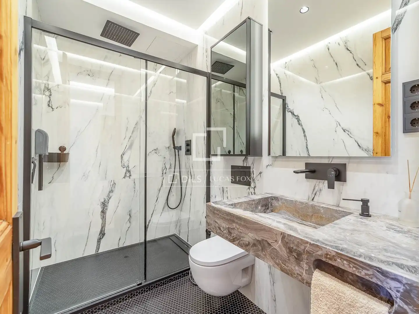 Badezimmer von Wohnung zum Verkauf in Barcelona mit Klimaanlage, Terrasse und Balkon