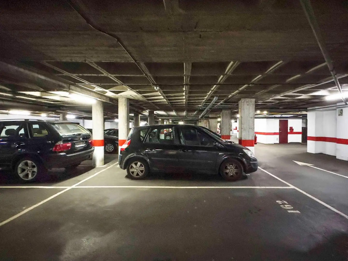 Parking de Piso de alquiler en Oviedo  con Calefacción, Jardín privado y Terraza