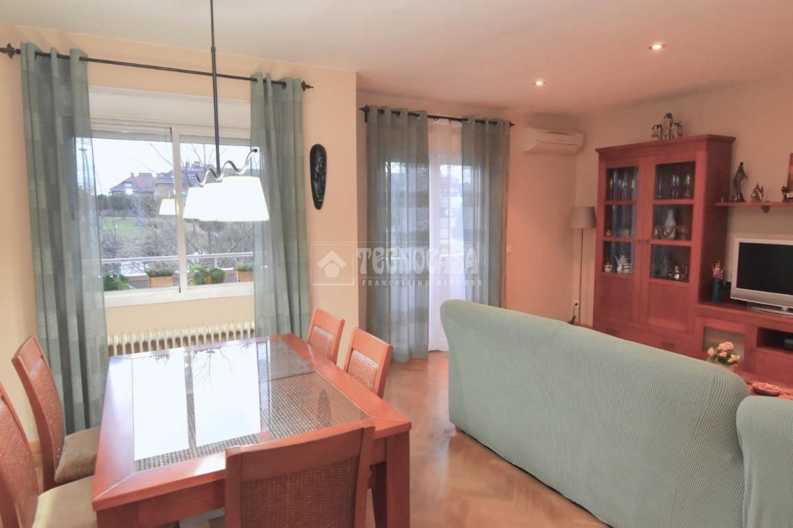 Living room of Flat for sale in Boadilla del Monte  with Heating and Community pool