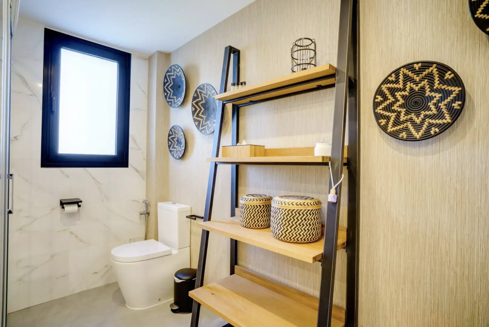 Bany de Apartament de lloguer en Estepona amb Aire condicionat, Terrassa i Moblat