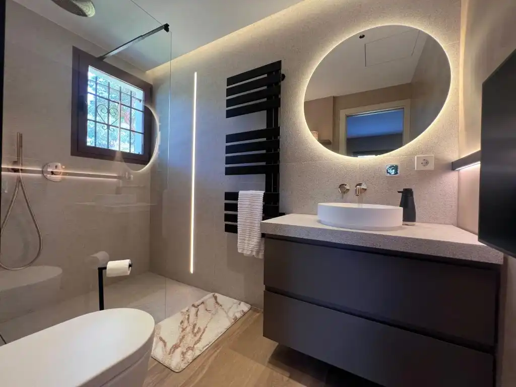 Bany de Apartament de lloguer en Calvià amb Aire condicionat, Jardí privat i Terrassa