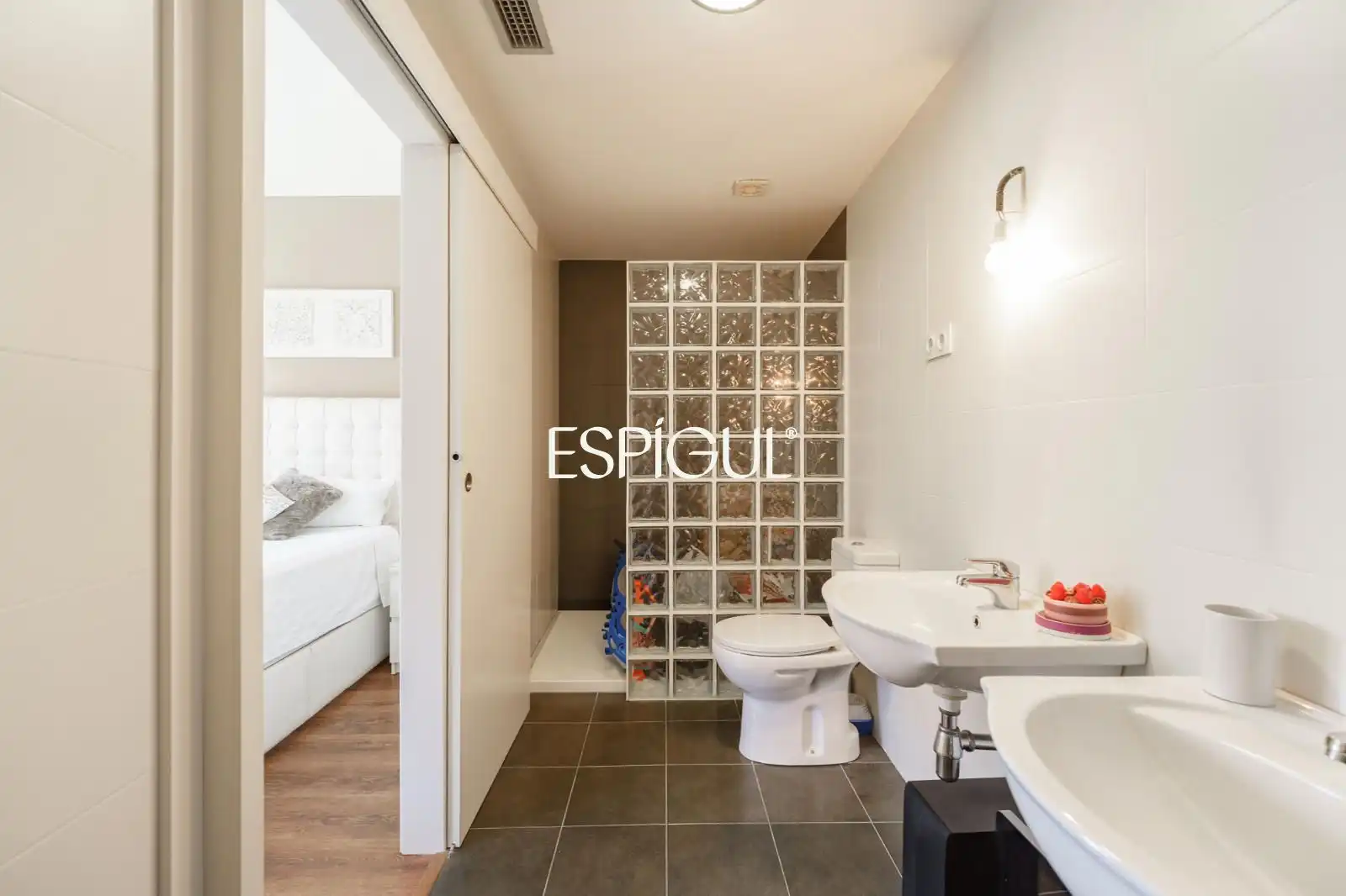 Bathroom of Flat for sale in Mataró  with Air Conditioner, Heating and Terrace