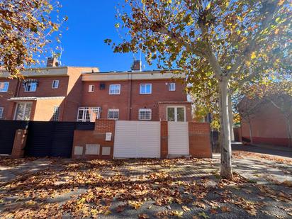 Vista exterior de Casa o xalet en venda en Daganzo de Arriba amb Aire condicionat, Calefacció i Jardí privat