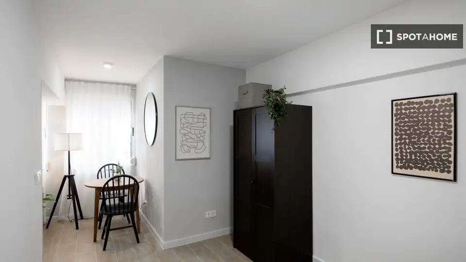 Schlafzimmer von Wohnung zur Miete in Valencia mit Klimaanlage, Heizung und Möbliert