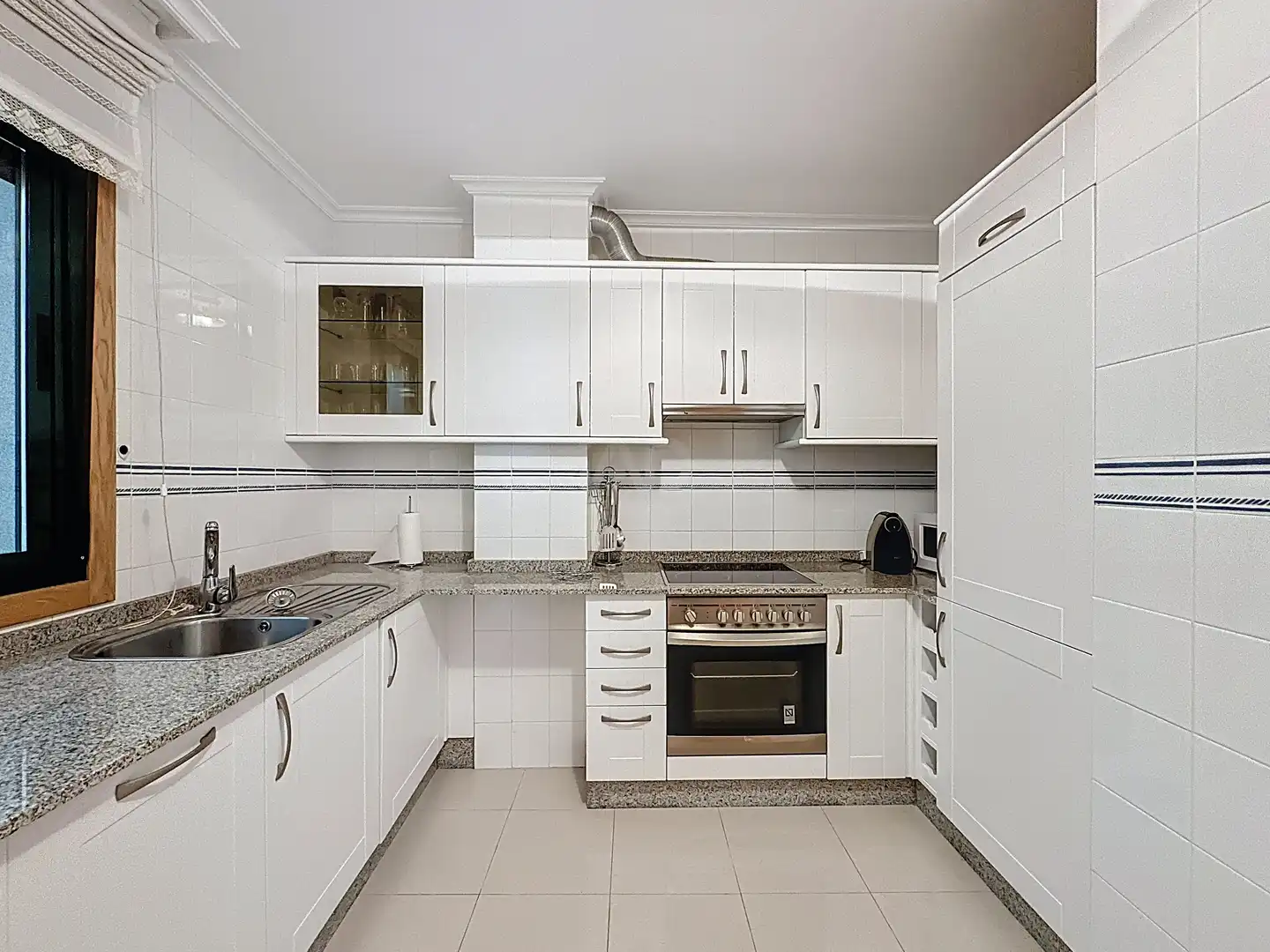 Kitchen of Flat for sale in Sanxenxo  with Air Conditioner, Heating and Terrace