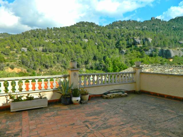 Casa-chalet en Venta en Calle ANSELM CLAVE en Margalef