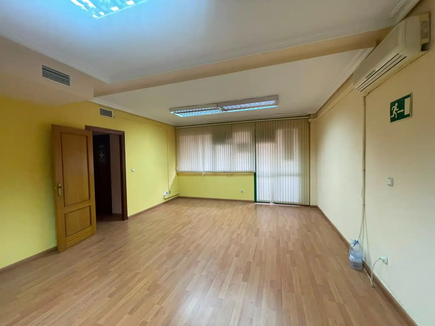 Büro zur Miete in Molina de Segura mit Klimaanlage, Terrasse und Balkon
