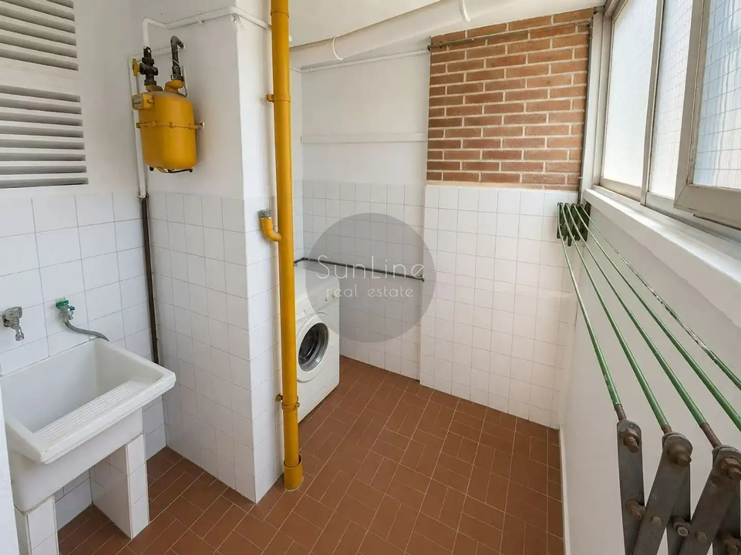 Bathroom of Flat for rent in Valencia  with Air Conditioner, Furnished and Balcony