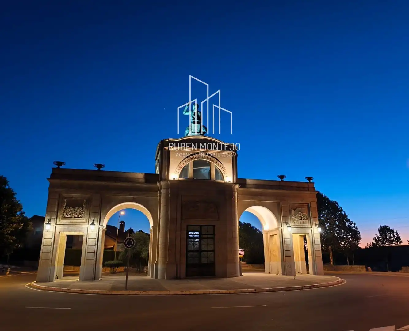 Vista exterior de Casa adosada en venda en Villamayor, Salamanca