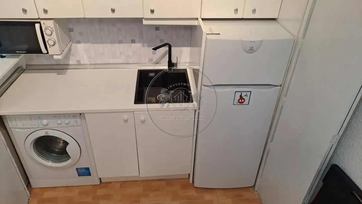 Cocina de Estudio de alquiler en Madrid con Calefacción y Amueblado