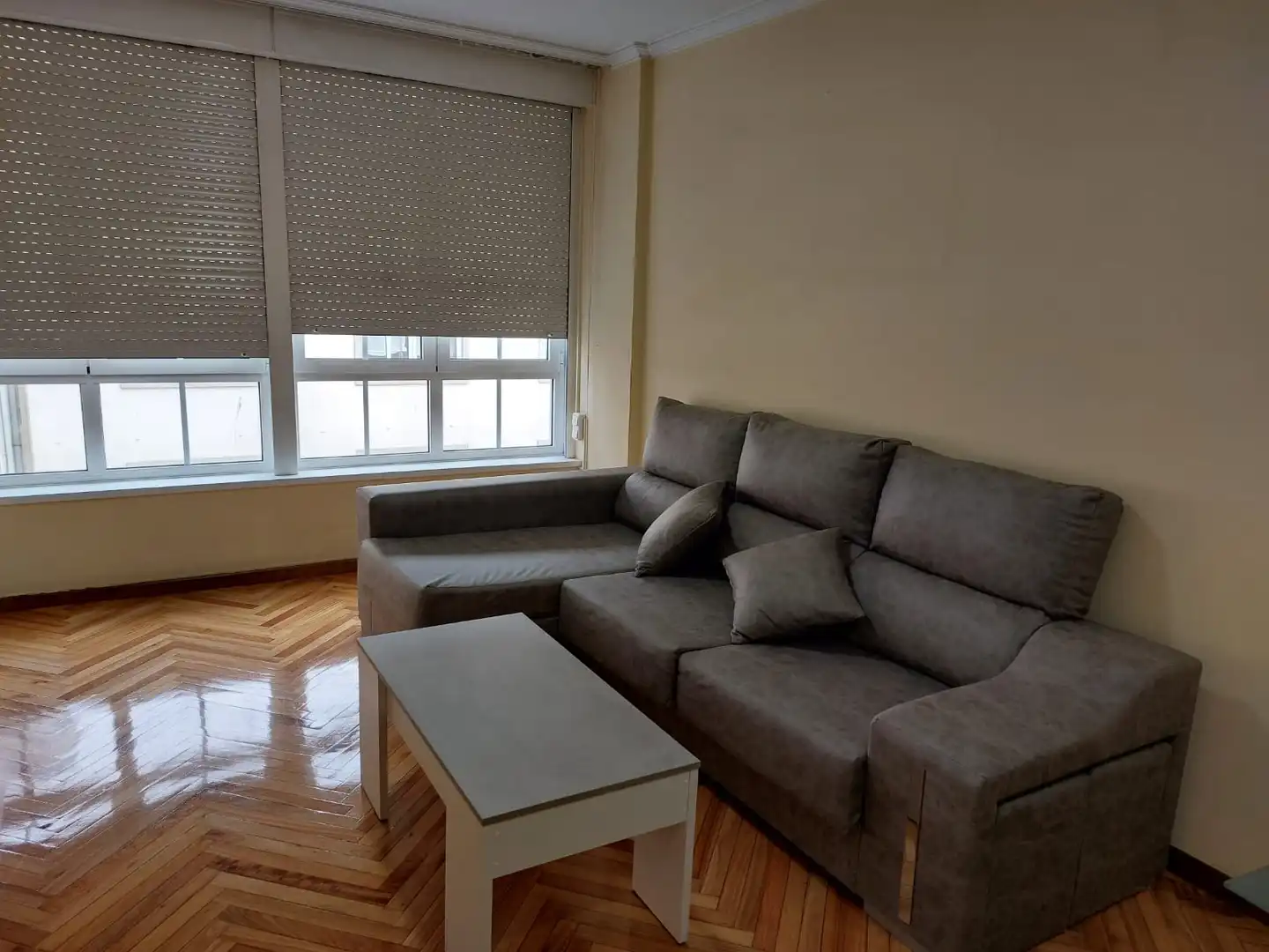 Living room of Flat for rent in Santiago de Compostela   with Heating, Furnished and Oven