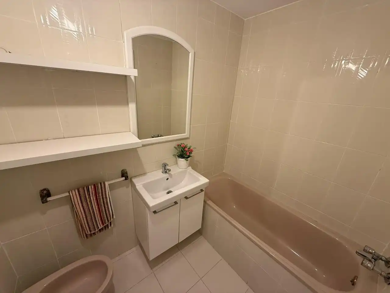 Baño de Piso en venta en Castro-Urdiales con Calefacción, Parquet y Balcón