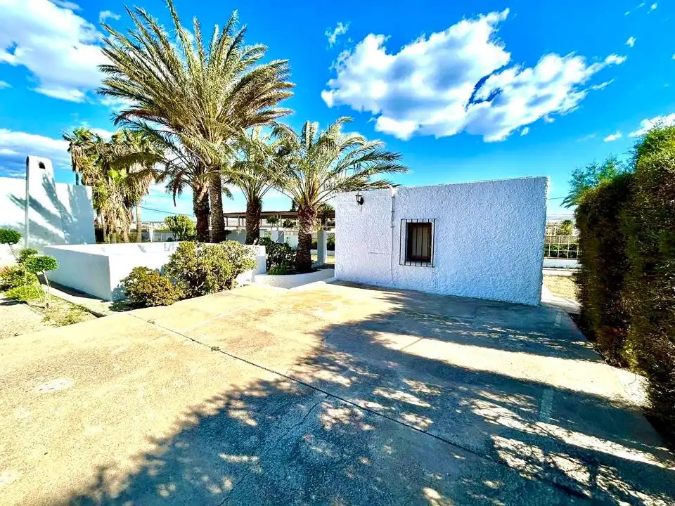 Vista exterior de Casa o chalet en venta en Almería con Jardín privado y Terraza