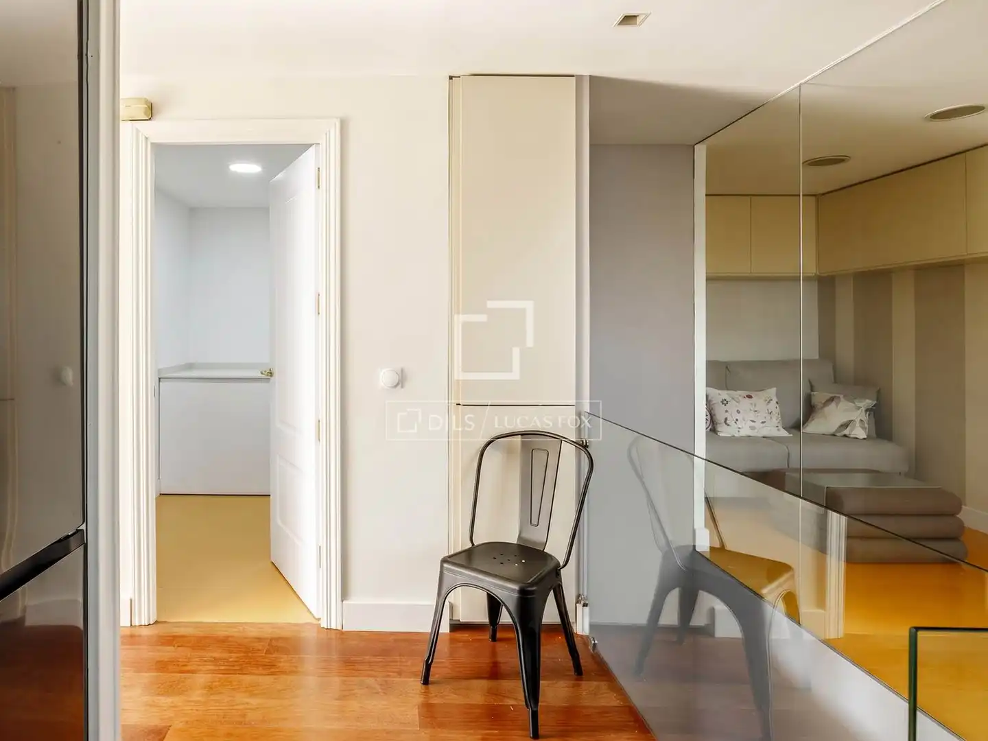 Schlafzimmer von Dachboden zur Miete in Madrid mit Klimaanlage, Heizung und Parkett