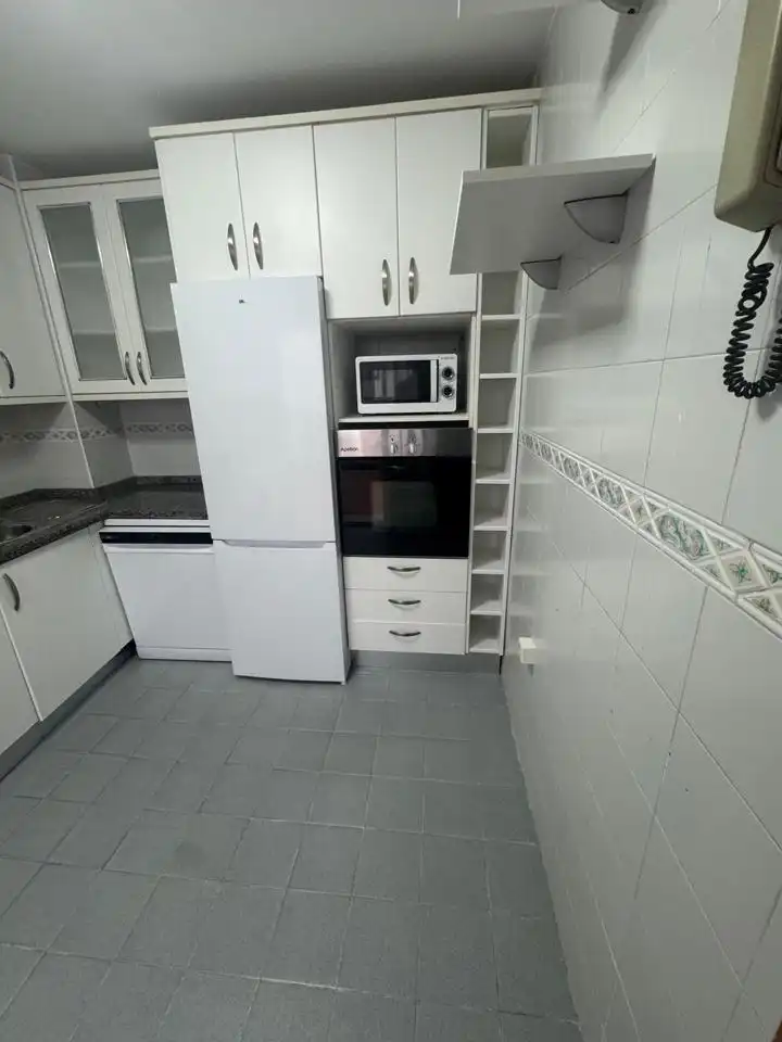 Ground floor with pool to rent in Casco Antiguo, imagen 6