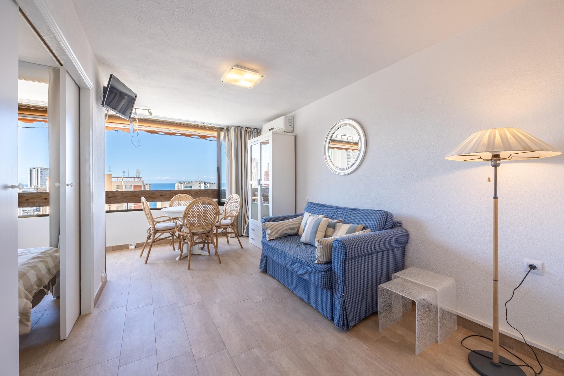 Dormitori de Apartament en venda en Benidorm amb Aire condicionat, Terrassa i Piscina comunitària