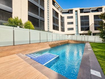 Pis amb piscina en venda a Calle Estatut