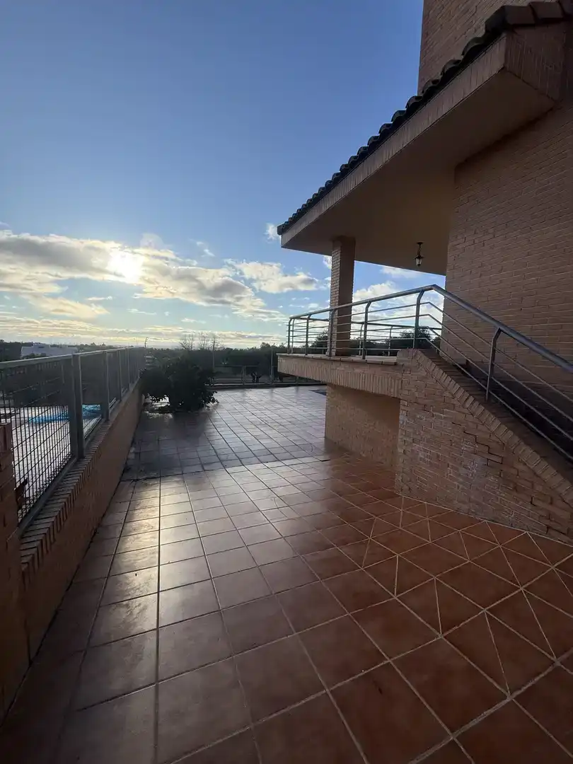 Terrassa de Casa o xalet en venda en Villaviciosa de Odón amb Aire condicionat, Piscina i Balcó