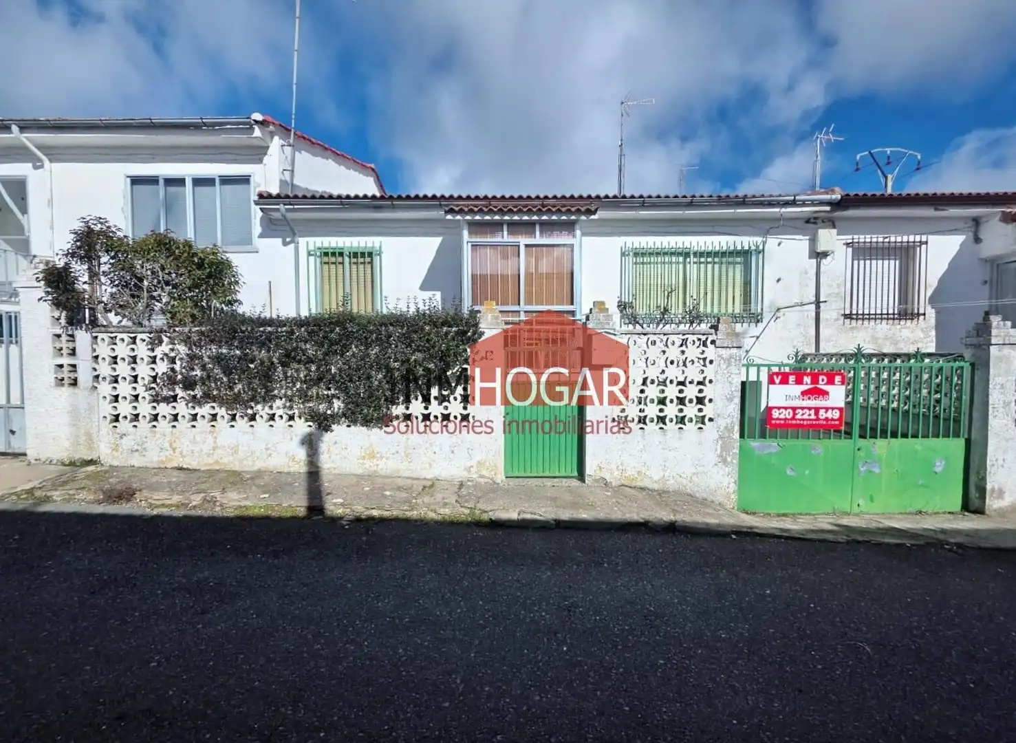 Vista exterior de Casa o xalet en venda en Herradón de Pinares, Ávila