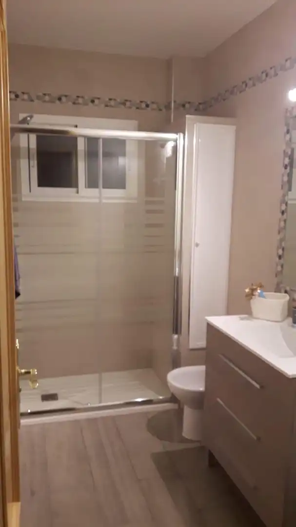 Bathroom of Flat for sale in Sevilla  with Air Conditioner, Private garden and Terrace