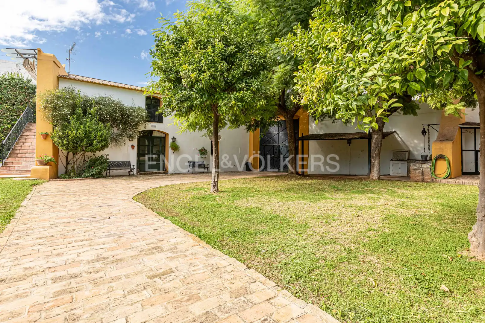 Vista exterior de Casa o chalet en venta en Umbrete con Calefacción, Jardín privado y Piscina