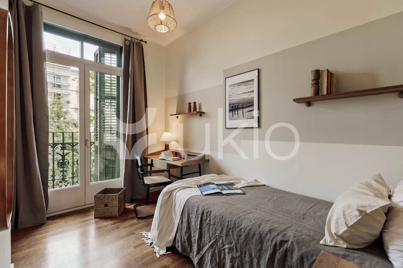 Dormitori de Apartament de lloguer en Barcelona amb Aire condicionat, Calefacció i Moblat