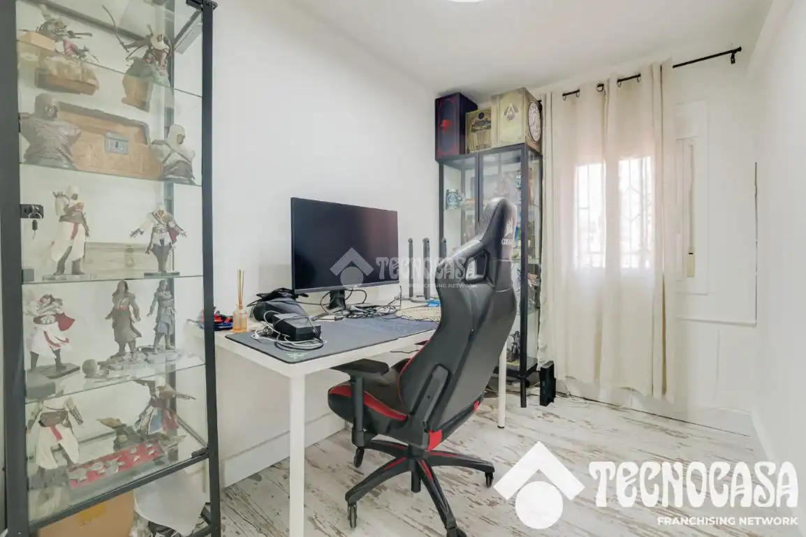 Bedroom of Flat for sale in Barcelona  with Air Conditioner