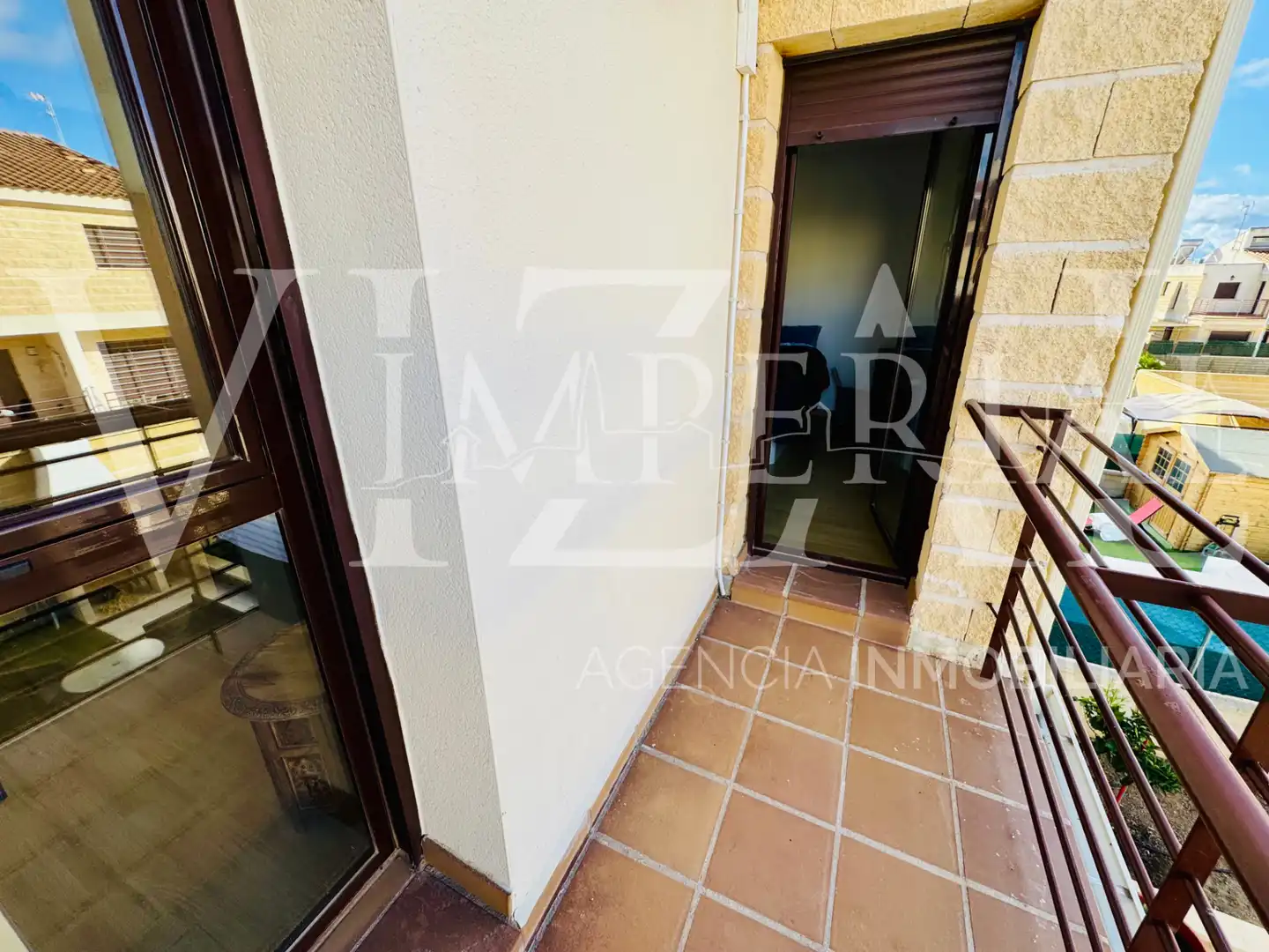 Terrassa de Casa adosada en venda en Noez amb Aire condicionat, Calefacció i Jardí privat