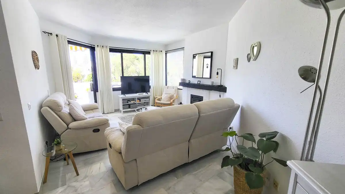Sala de estar de Apartamento en venta en Calahonda 