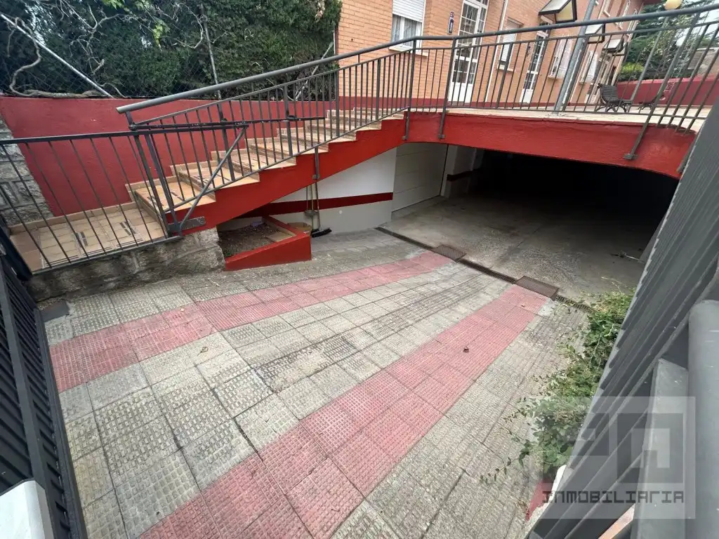 Parking of Houses for rent in Las Navas del Marqués 