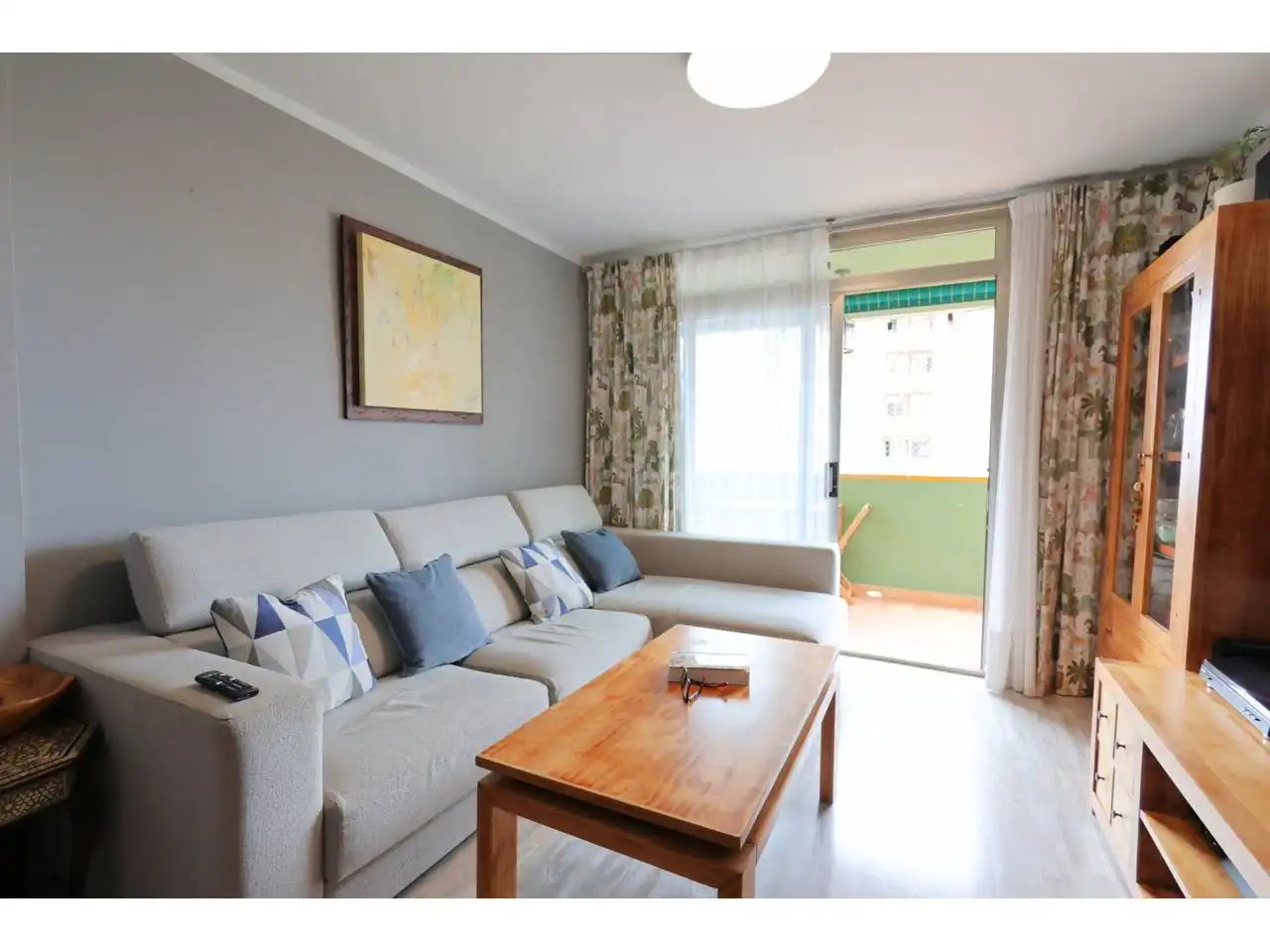 Sala de estar de Piso en venta en L'Hospitalet de Llobregat con Aire acondicionado, Calefacción y Parquet