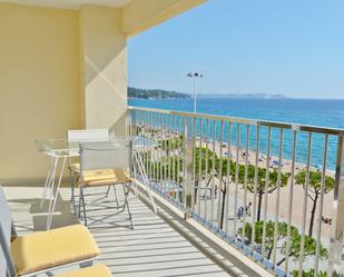 Dormitori de Apartament de lloguer en Castell-Platja d'Aro amb Balcó