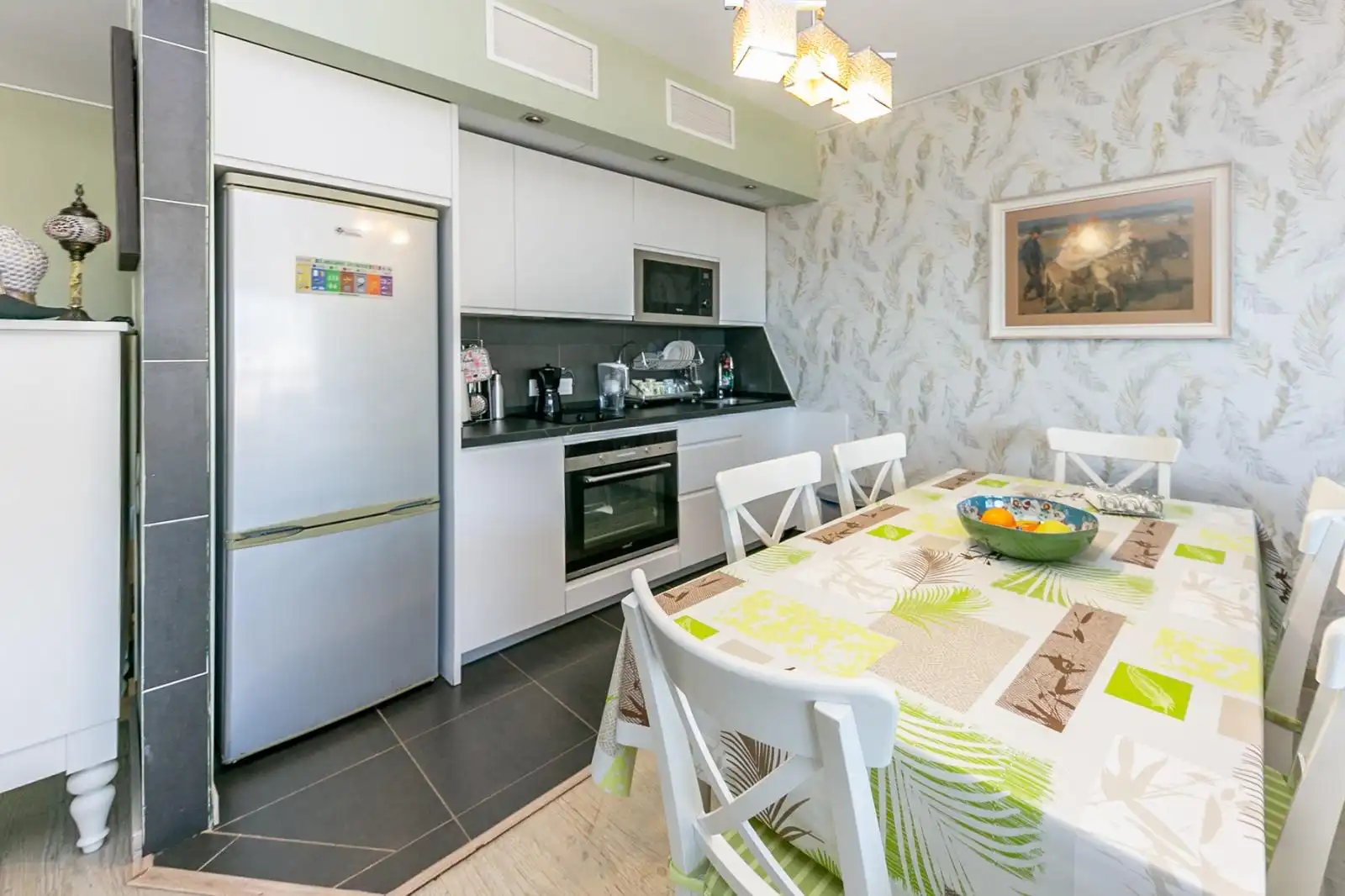 Küche von Dachboden zur Miete in Fuengirola mit Klimaanlage, Heizung und Terrasse