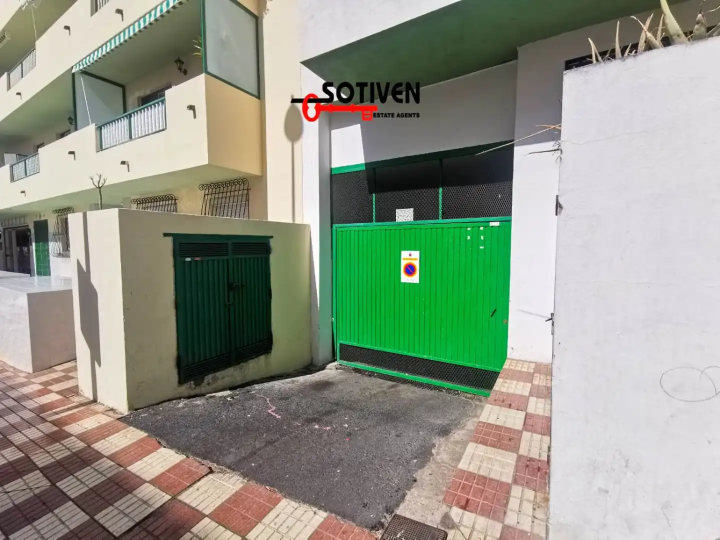 Vista exterior de Garaje en venta en Adeje