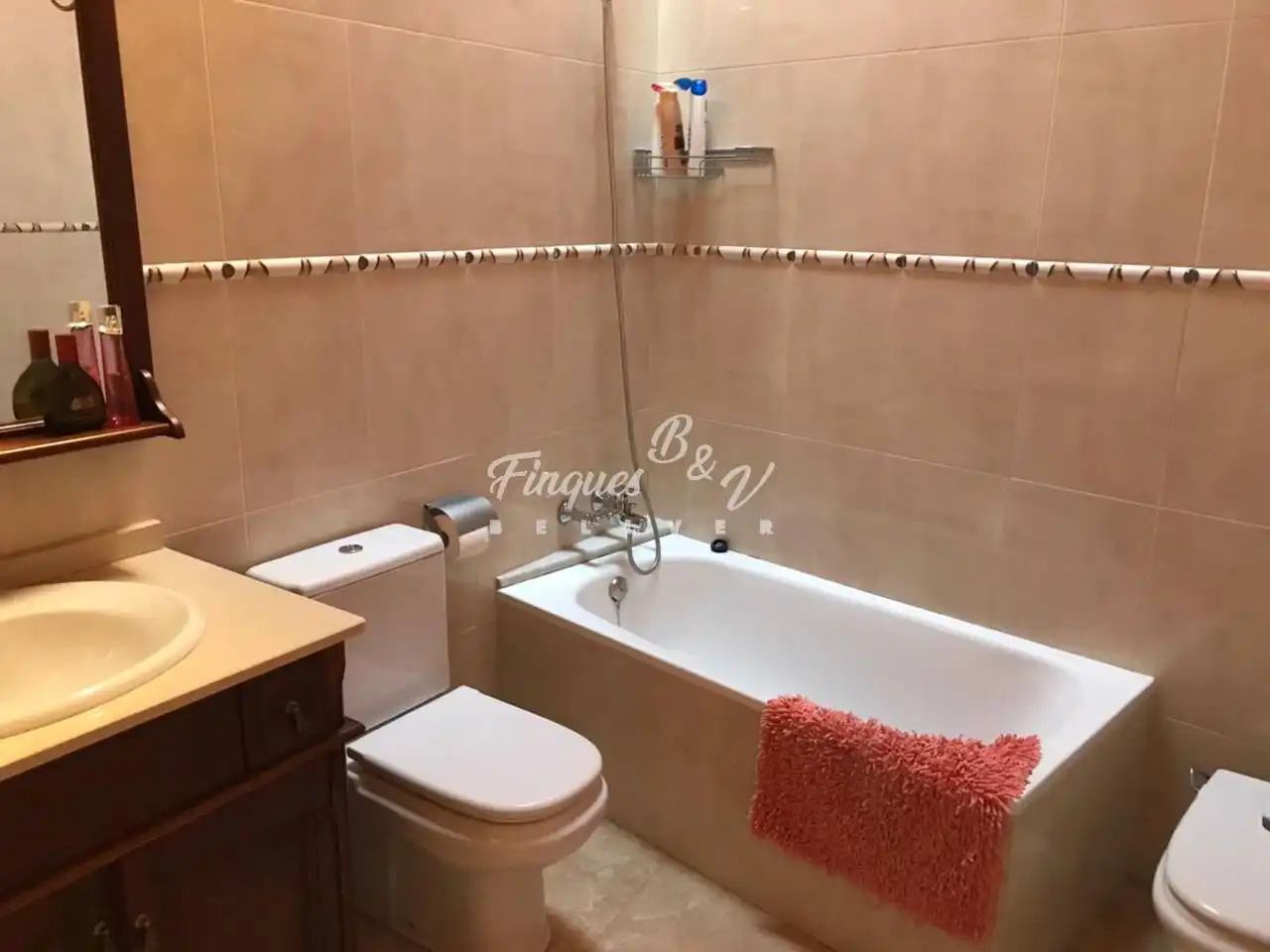 Bany de Casa o xalet de lloguer en Montellà i Martinet amb Calefacció, Terrassa i Moblat