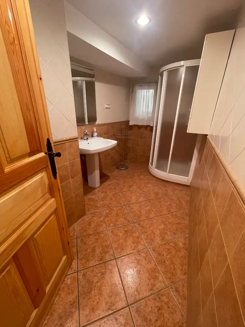 Bany de Casa adosada en venda en Bergasa amb Aire condicionat, Calefacció i Jardí privat