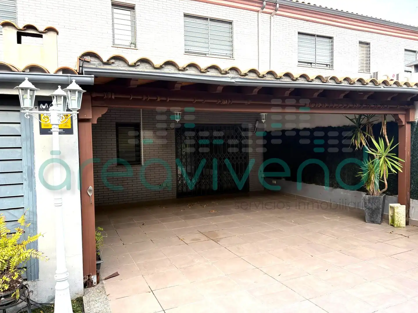 Vista exterior de Casa adosada en venta en Castellón de la Plana / Castelló de la Plana con Aire acondicionado, Calefacción y Jardín privado