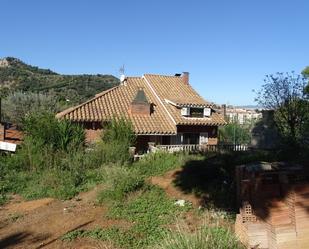 Vista exterior de Casa o xalet en venda en Montcada i Reixac amb Aire condicionat, Calefacció i Jardí privat