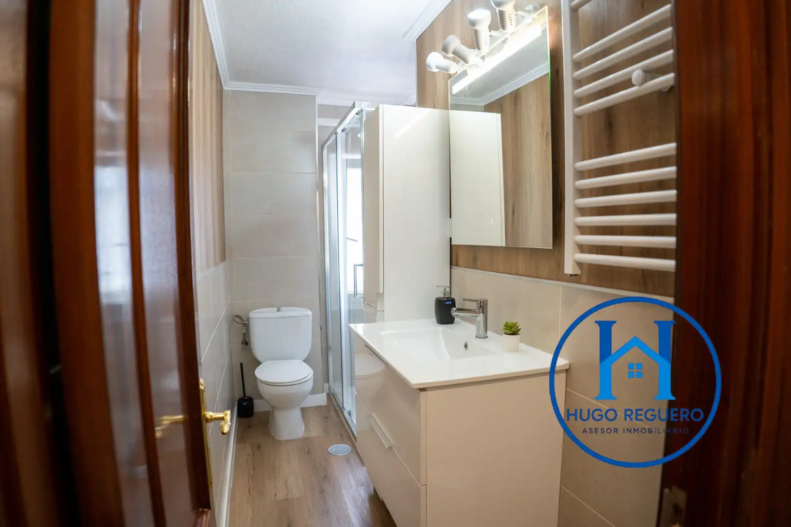 Bathroom of Flat for rent in Avilés  with Heating, Parquet flooring and Furnished