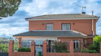 Vista exterior de Casa o xalet en venda en Móstoles amb Aire condicionat, Terrassa i Balcó