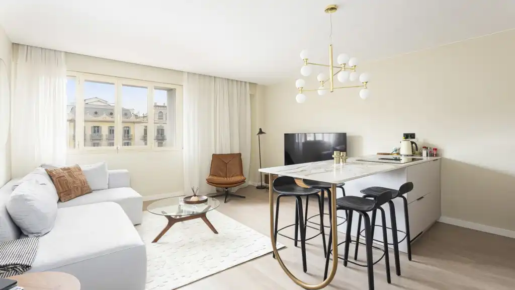 Sala d'estar de Apartament en venda en Barcelona amb Aire condicionat i Moblat