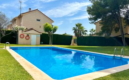 Piscina de Casa adosada en venda en Bétera amb Piscina comunitària