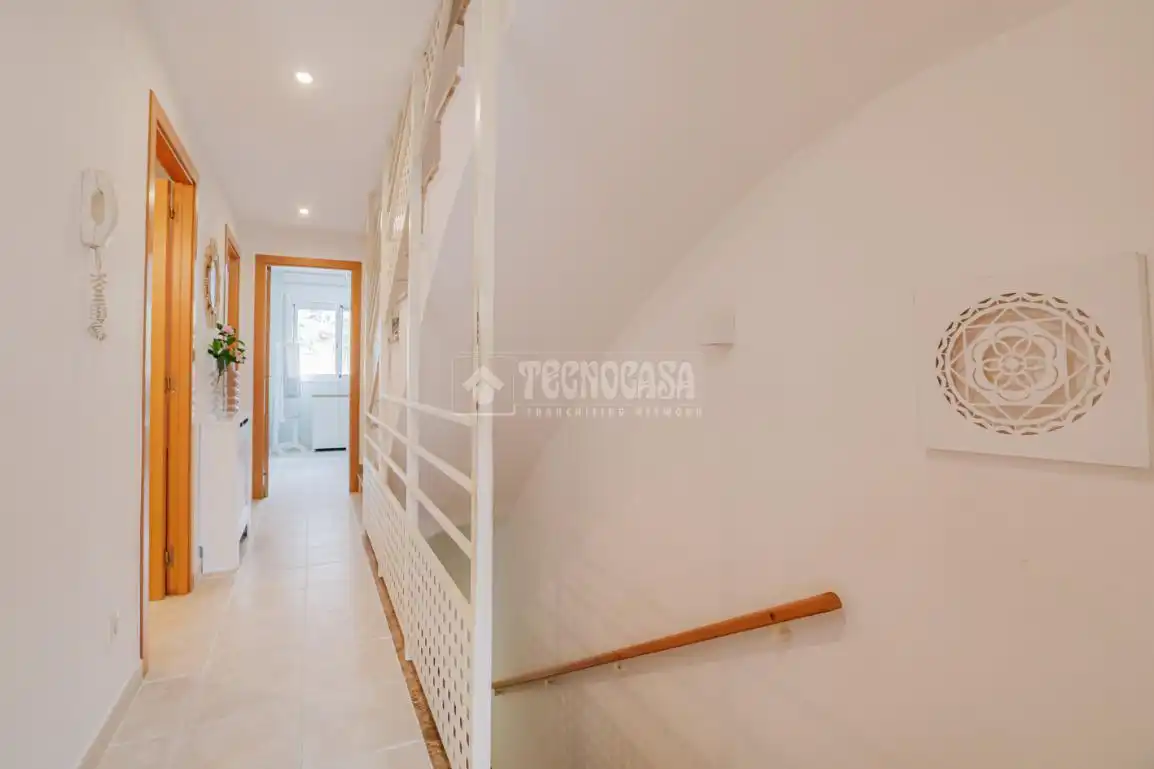 Einfamilien-Reihenhaus zum Verkauf in Terrassa mit Klimaanlage, Heizung und Terrasse