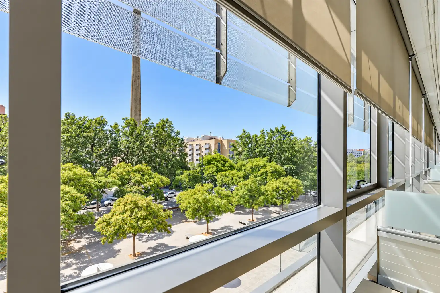 Vista exterior de Oficina de lloguer en Sant Martí